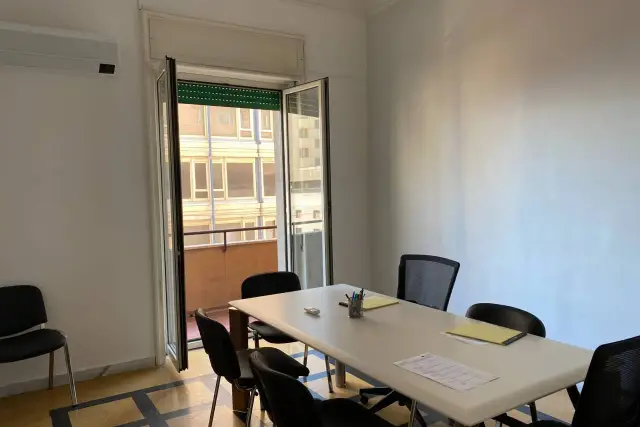 Gemeinschaftsbüro in Via Alcide De Gasperi 35, Napoli - Foto 1