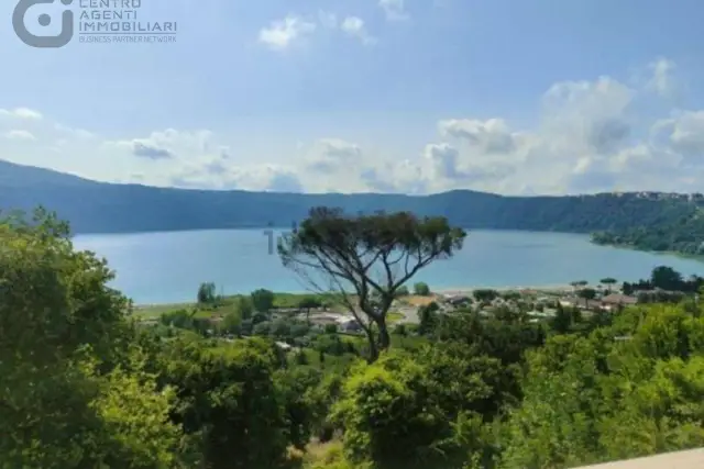 Trilocale in Viale Bruno Buozzi, Castel Gandolfo - Foto 1