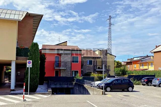 Warenlager in Via Cesare Battisti 23, San Giovanni Lupatoto - Foto 1