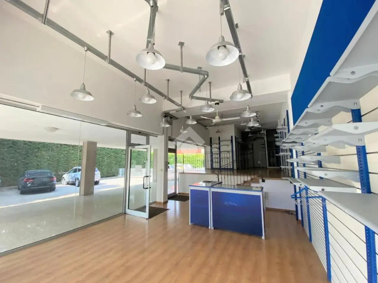 Negozio in Via Monte Altore 21, Abano Terme, {3} - Foto 1