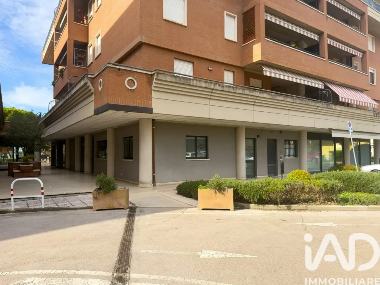 Ufficio in Via San Costanzo 1, Bastia Umbra, {3} - Foto 1