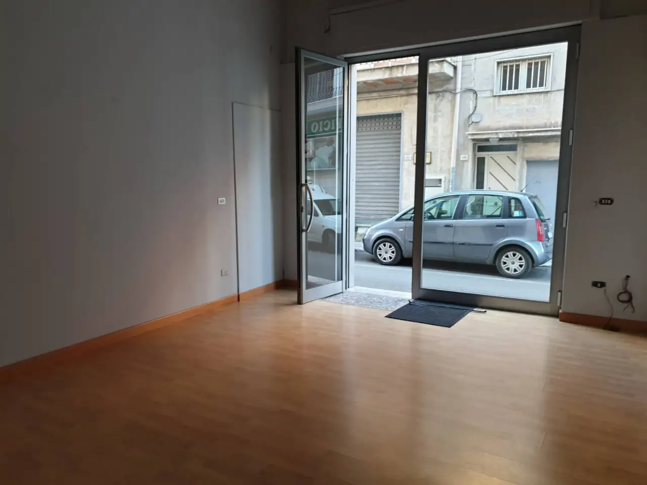 Negozio in Via Giovanni Nicotera 46, Massafra, {3} - Foto 1