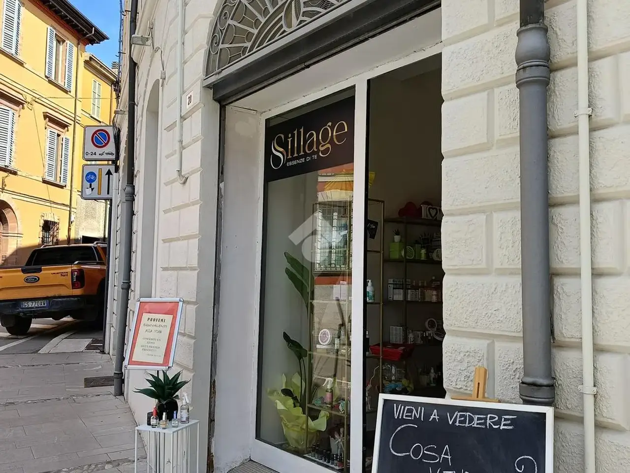 Negozio in Via Carbonari 28, Cesena, {3} - Foto 1