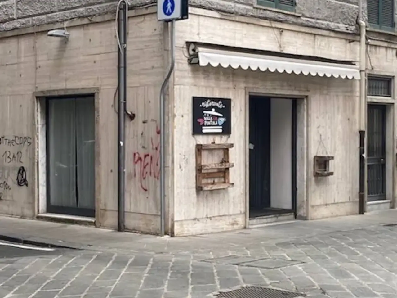 Locale commerciale in Via Daniele Manin, La Spezia, {3} - Foto 1