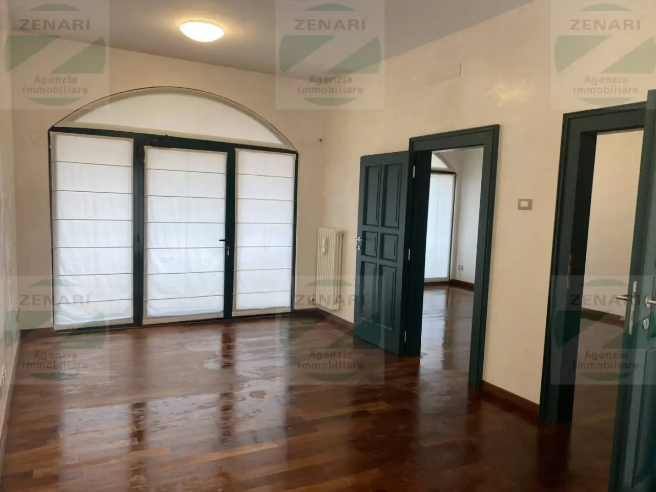 Locale commerciale in , Trento, {3} - Foto 1