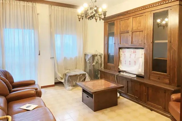 4-room flat in Via Molini, Caerano di San Marco - Photo 1