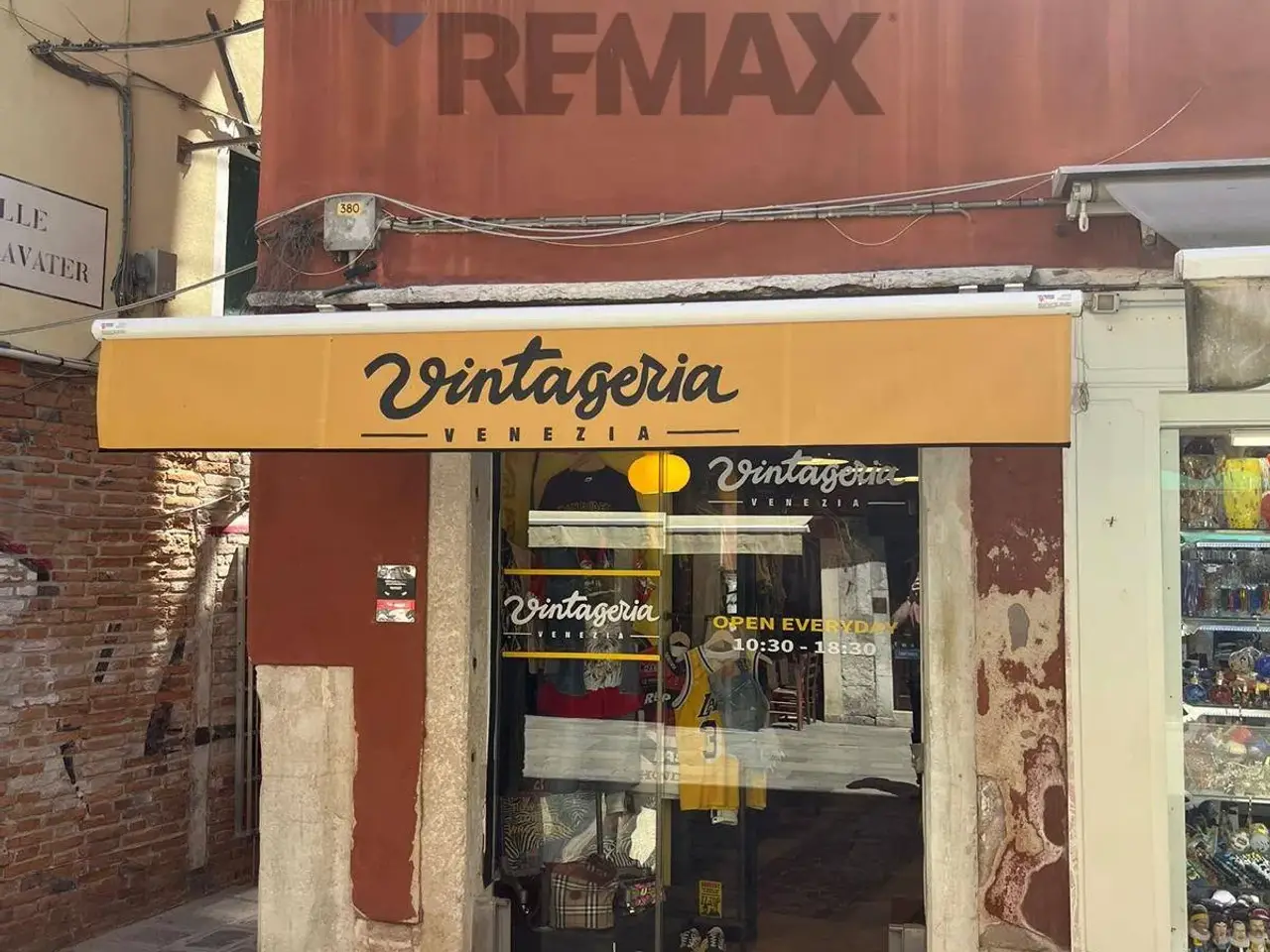 Esercizio commerciale in , Venezia, {3} - Foto 1