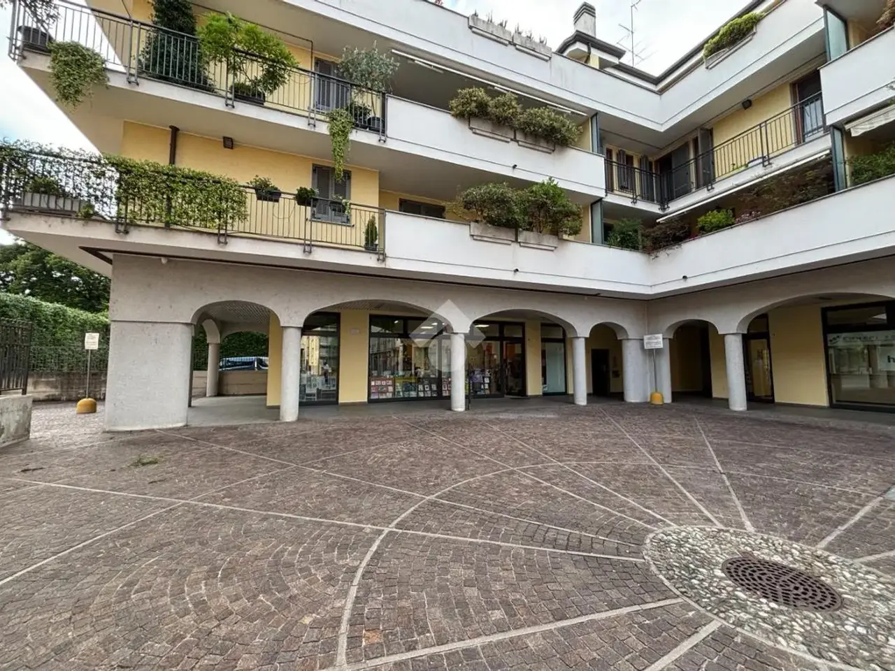 Negozio in Via dei Disciplini 20, Legnano, {3} - Foto 1
