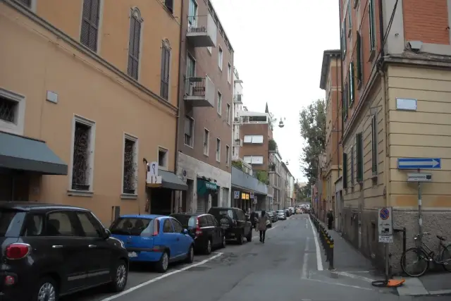 Garage or car box in Via Orfeo, Bologna - Photo 1