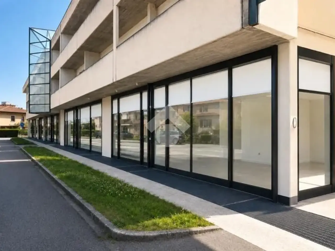 Negozio in Via Monte Sabotino 28, Bussolengo, {3} - Foto 1