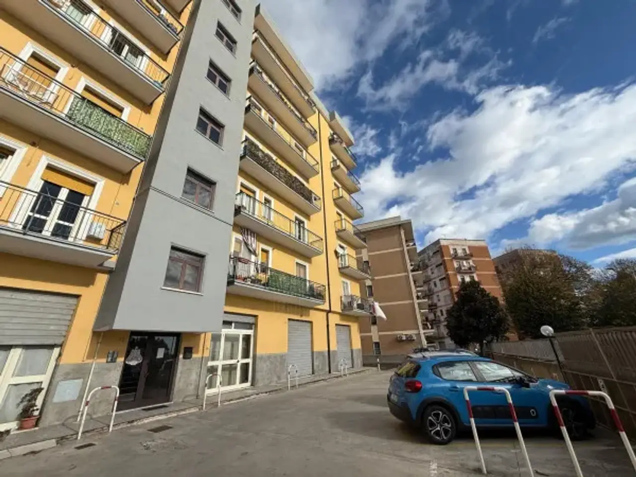 Negozio in Via Mottola d'Amato 55, Catanzaro, {3} - Foto 2