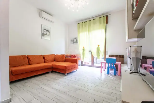 3-room flat in Via Einaudi,Luigi, Limbiate - Photo 1