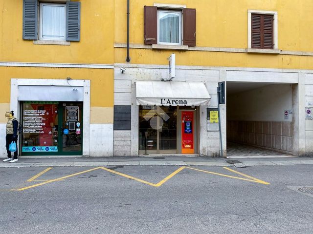 Negozio in Via S. Nazaro 9, Verona - Foto 1