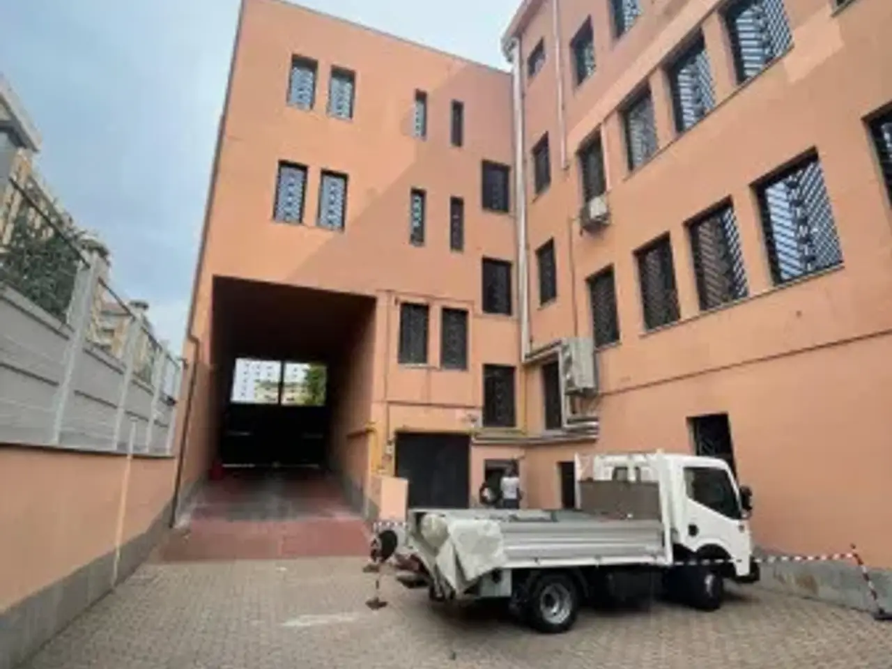 Ufficio in Via Lodovico Pogliaghi 1, Milano, {3} - Foto 1