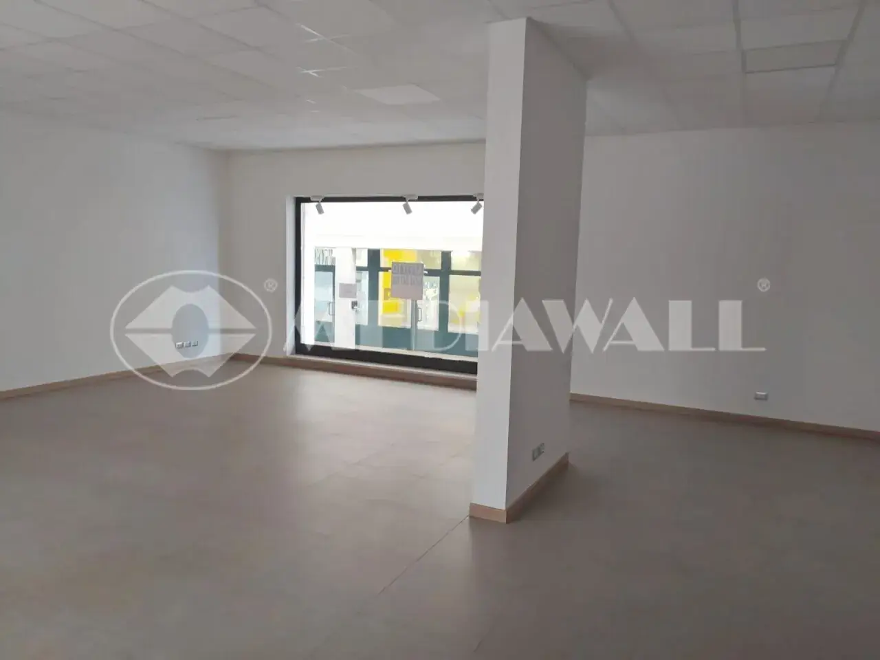 Palazzina commerciale in , Maniago, {3} - Foto 1