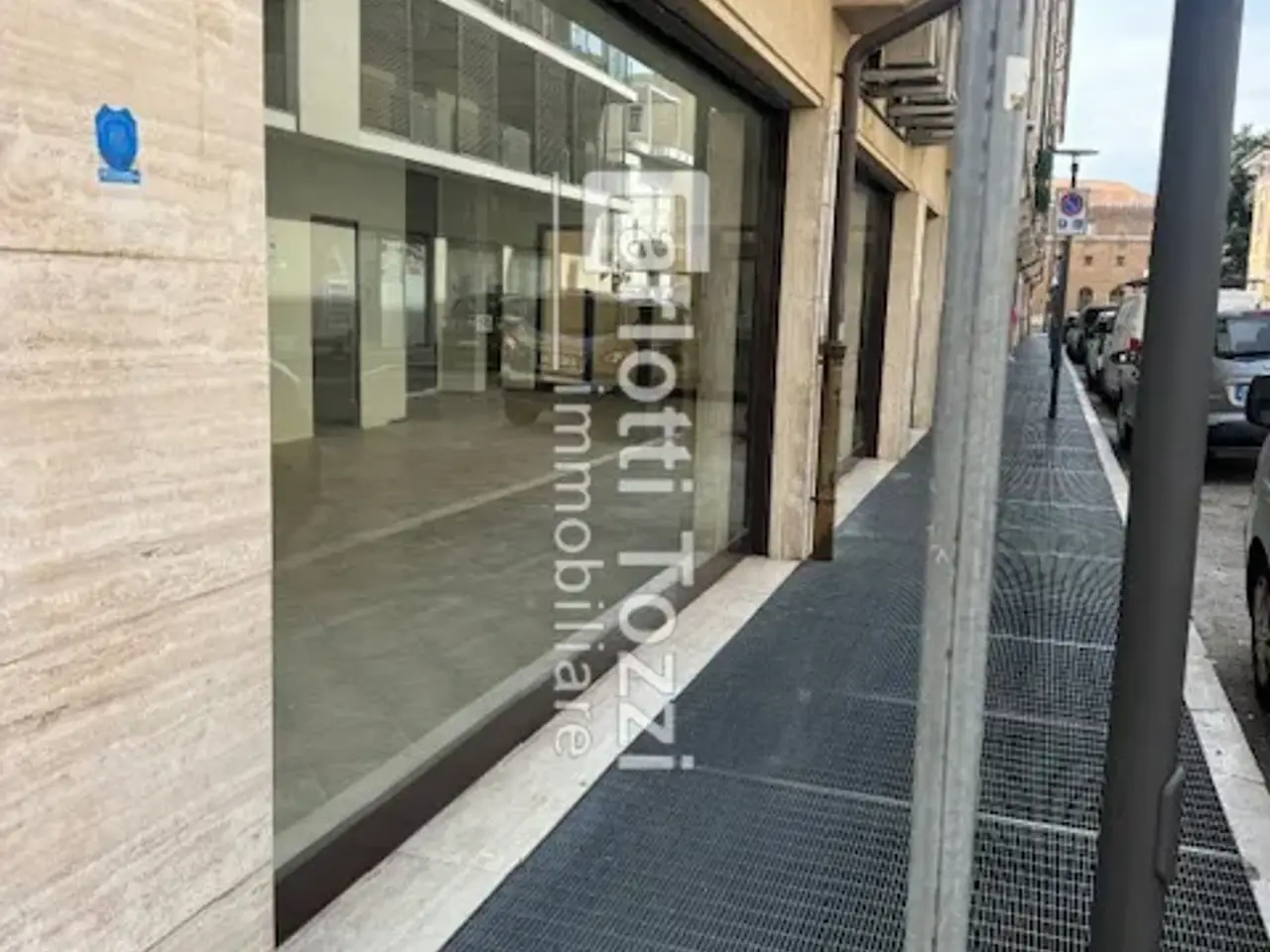 Palazzina commerciale in Via Oberdan, Grosseto, {3} - Foto 2