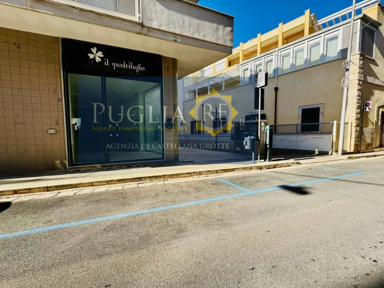 Negozio in Via Mater Domini, Castellana Grotte, {3} - Foto 1