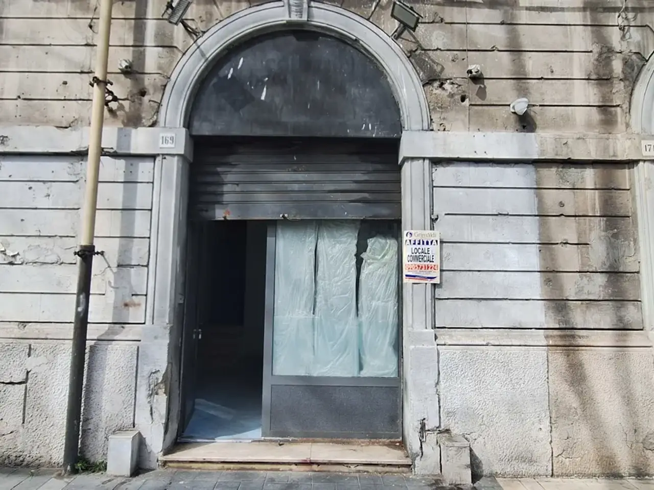 Negozio in Corso Cavour 169, Messina, {3} - Foto 1