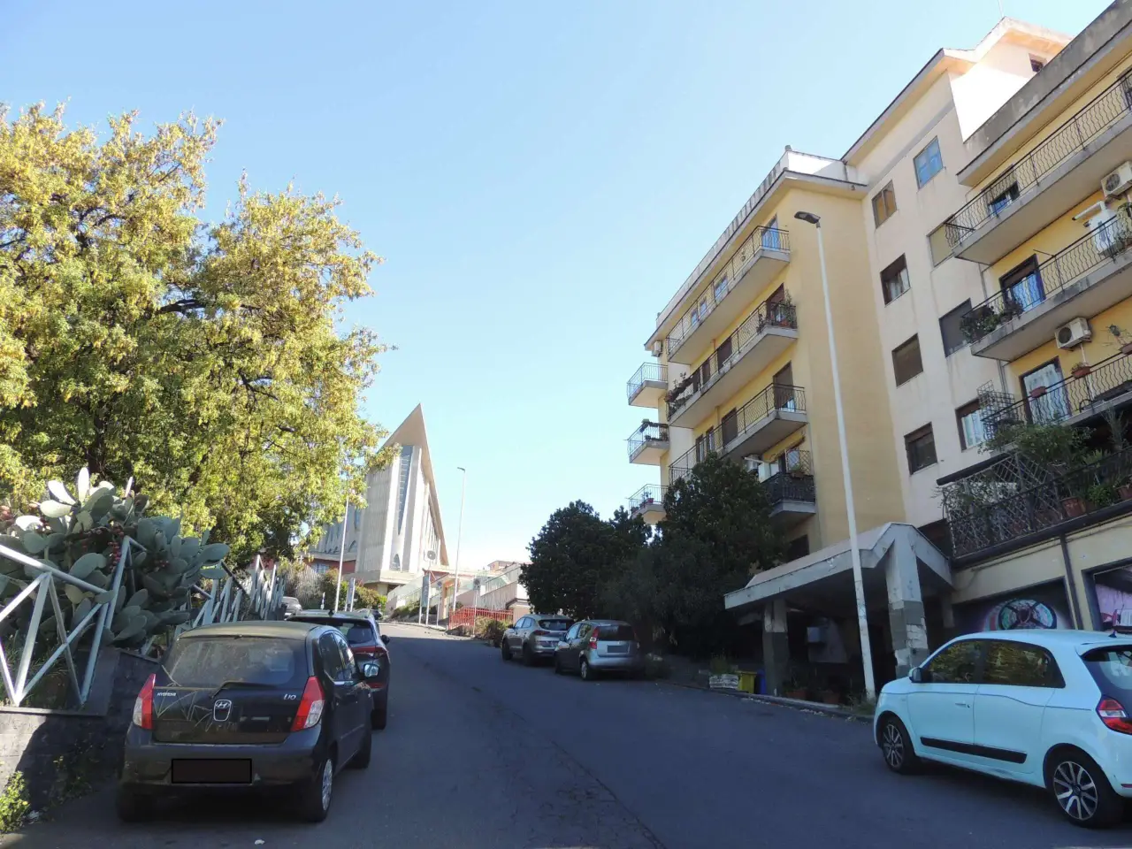 Parcheggio chiuso in Via Zangri 2, Gravina Di Catania, {3} - Foto 1