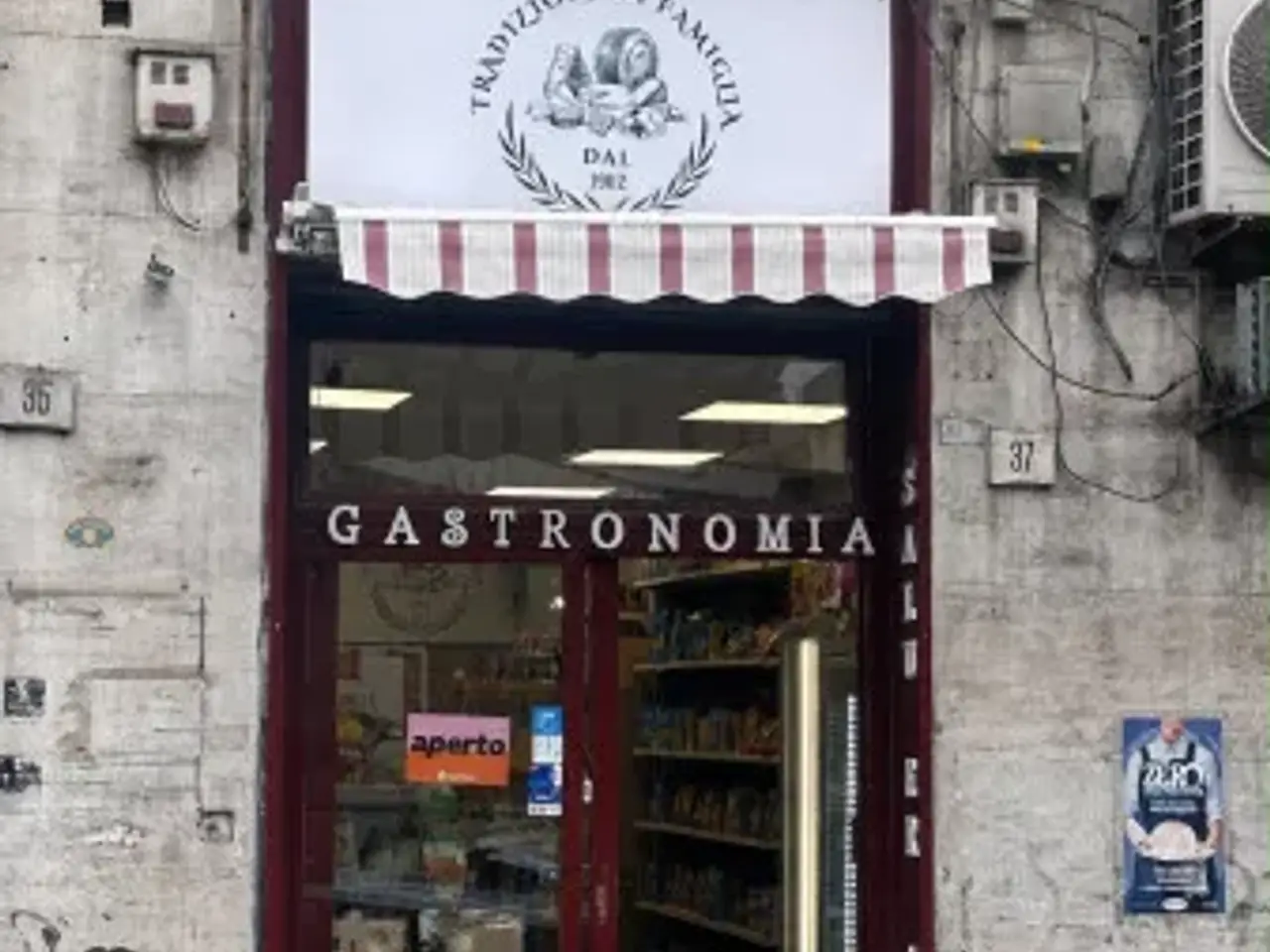 Negozio in Via San Giacomo dei Capri 37, Napoli, {3} - Foto 1