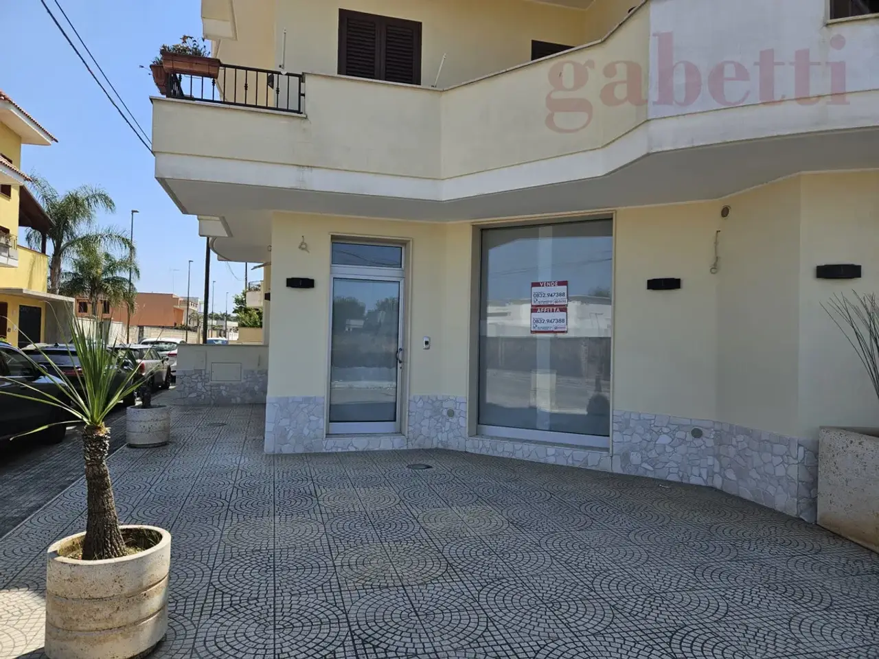 Negozio in Via Turati Ang. Via Verdesca Bax Snc, Copertino, {3} - Foto 2
