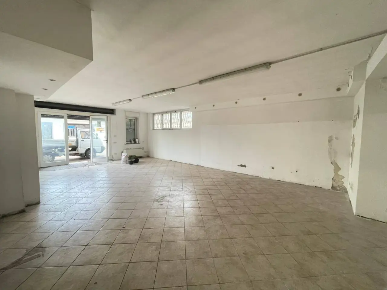 Magazzino in Viale Borri 162, Varese, {3} - Foto 1