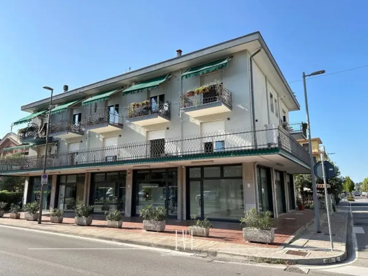 Negozio in Via Amba Alagi 2, Jesolo, {3} - Foto 1