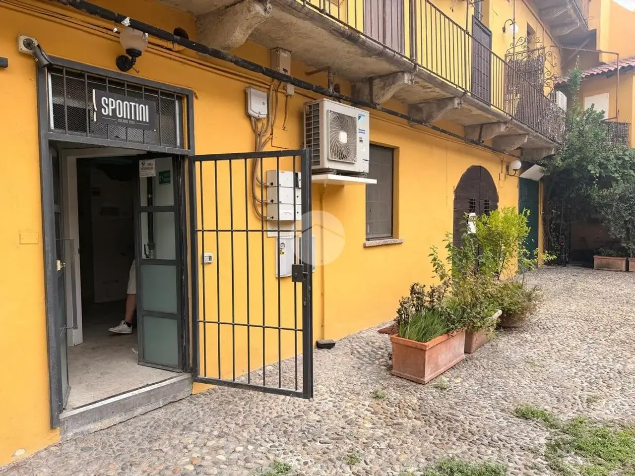 Negozio in Via Vigevano 1, Milano, {3} - Foto 1