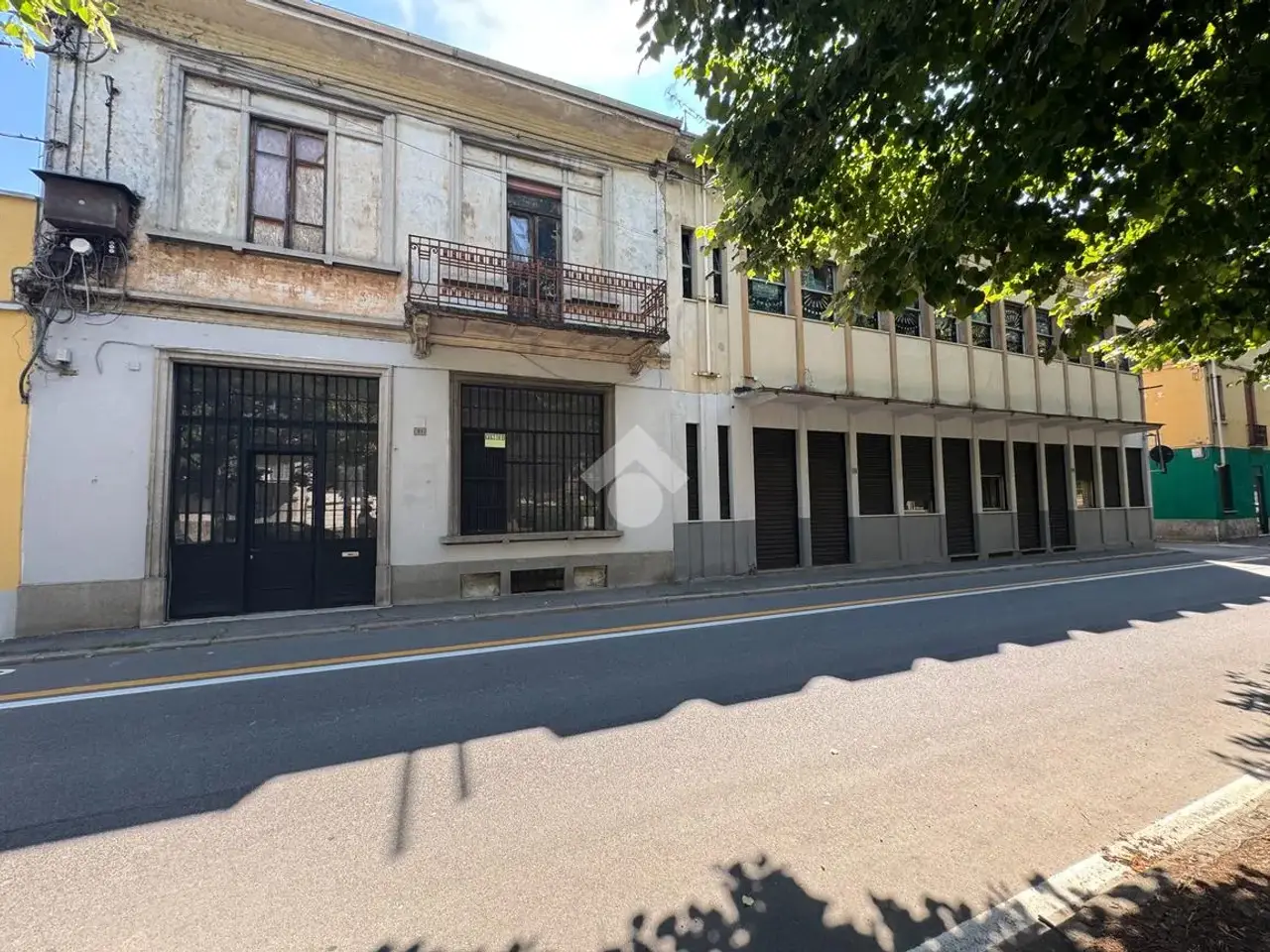 Palazzina commerciale in Viale Leonardo da Vinci 53, Galliate, {3} - Foto 1