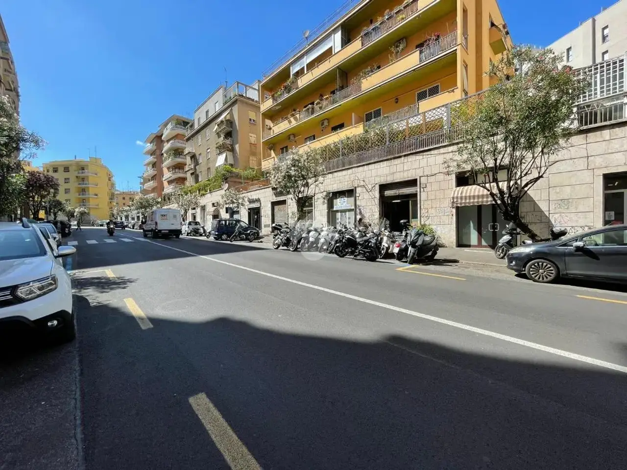Negozio in Via Nemorense 165, Roma, {3} - Foto 2