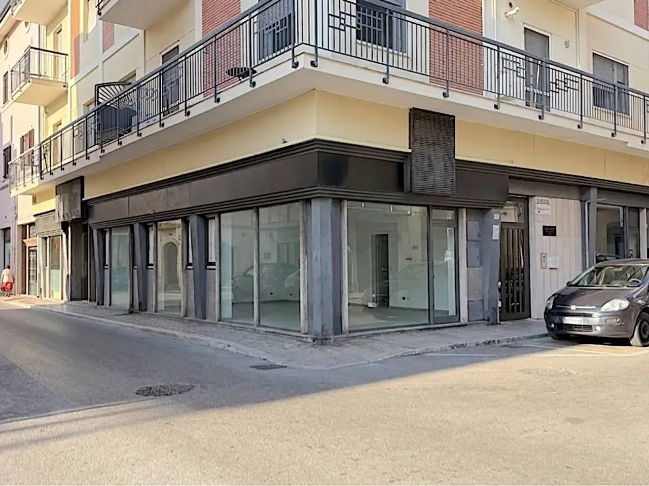Negozio in Via San Martino Angolo Via Carducci 107, San Benedetto Del Tronto, {3} - Foto 1