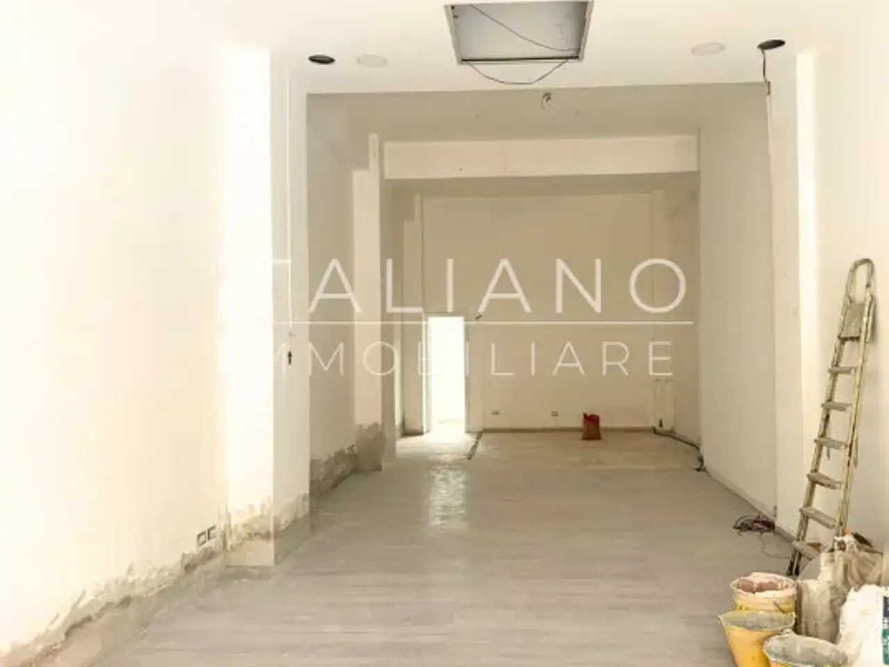 Negozio in Via Colonnello Francesco Bertè 28, Milazzo, {3} - Foto 2