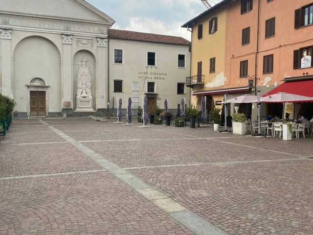 Negozio in Piazza Sant'Agostino, Carmagnola - Foto 1