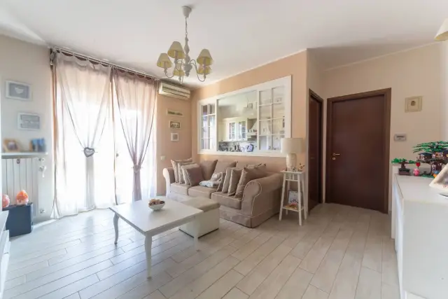 3-room flat in Via Fratelli Cervi 12, Peschiera Borromeo - Photo 1