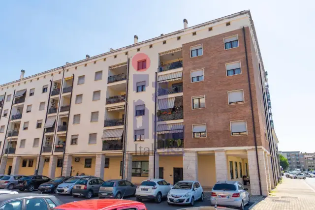 Vierzimmerwohnung in Via San Carlo da Sezze 40, Latina - Foto 1