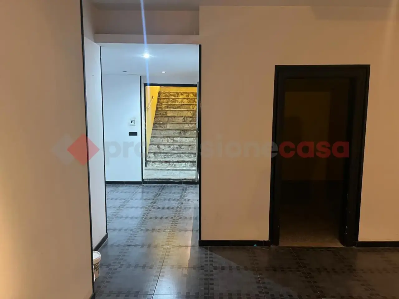 Negozio in Via Laterza  5, Bari, {3} - Foto 1