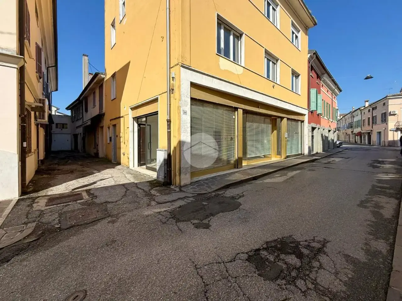 Negozio in Via Andrea Botturi 34, Castel Goffredo, {3} - Foto 1