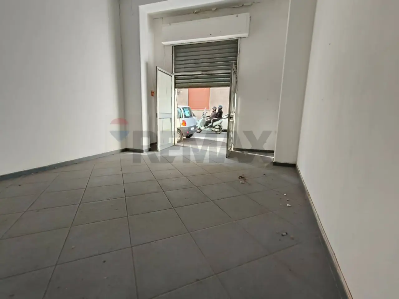 Negozio in Via Timoleone 82c, Catania, {3} - Foto 1