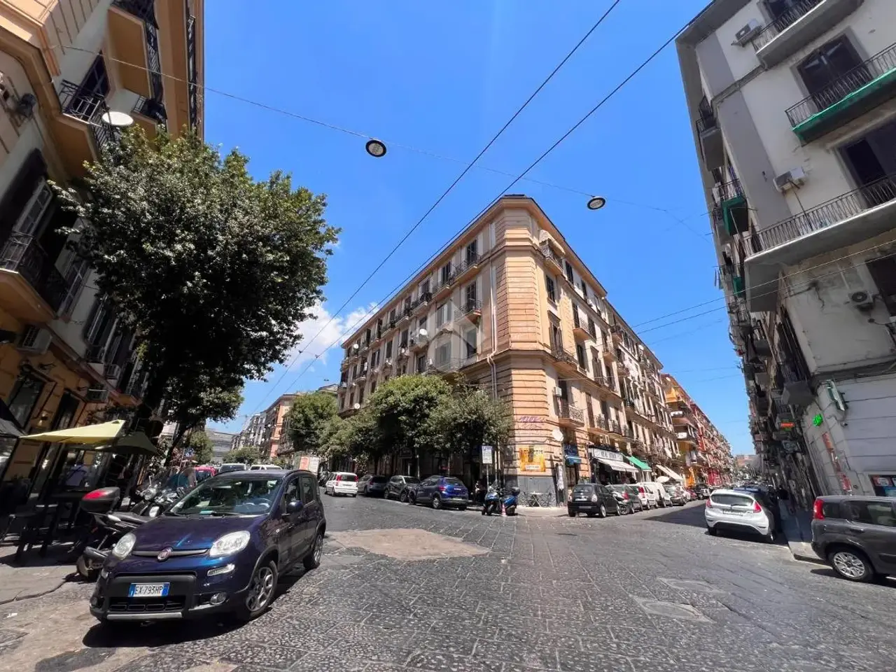 Negozio in Traversa Benedetto Cairoli 101, Napoli, {3} - Foto 1