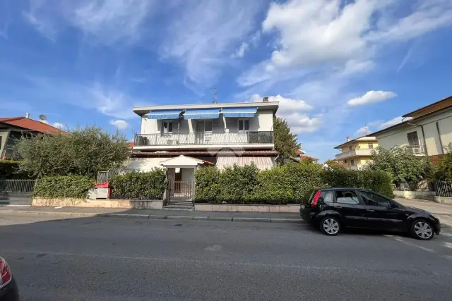 Villa in Via Conte Ratti 30, Dalmine - Foto 1