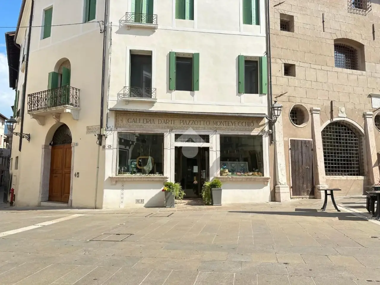 Negozio in Piazzotto Montevecchio 96, Bassano Del Grappa, {3} - Foto 1