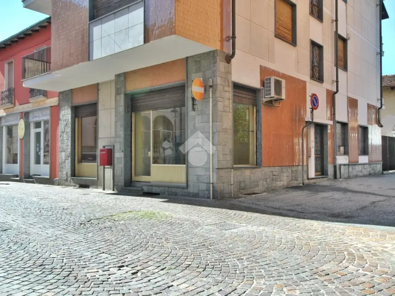 Negozio in Via Mario Mainelli 15, Cavaglia', {3} - Foto 1