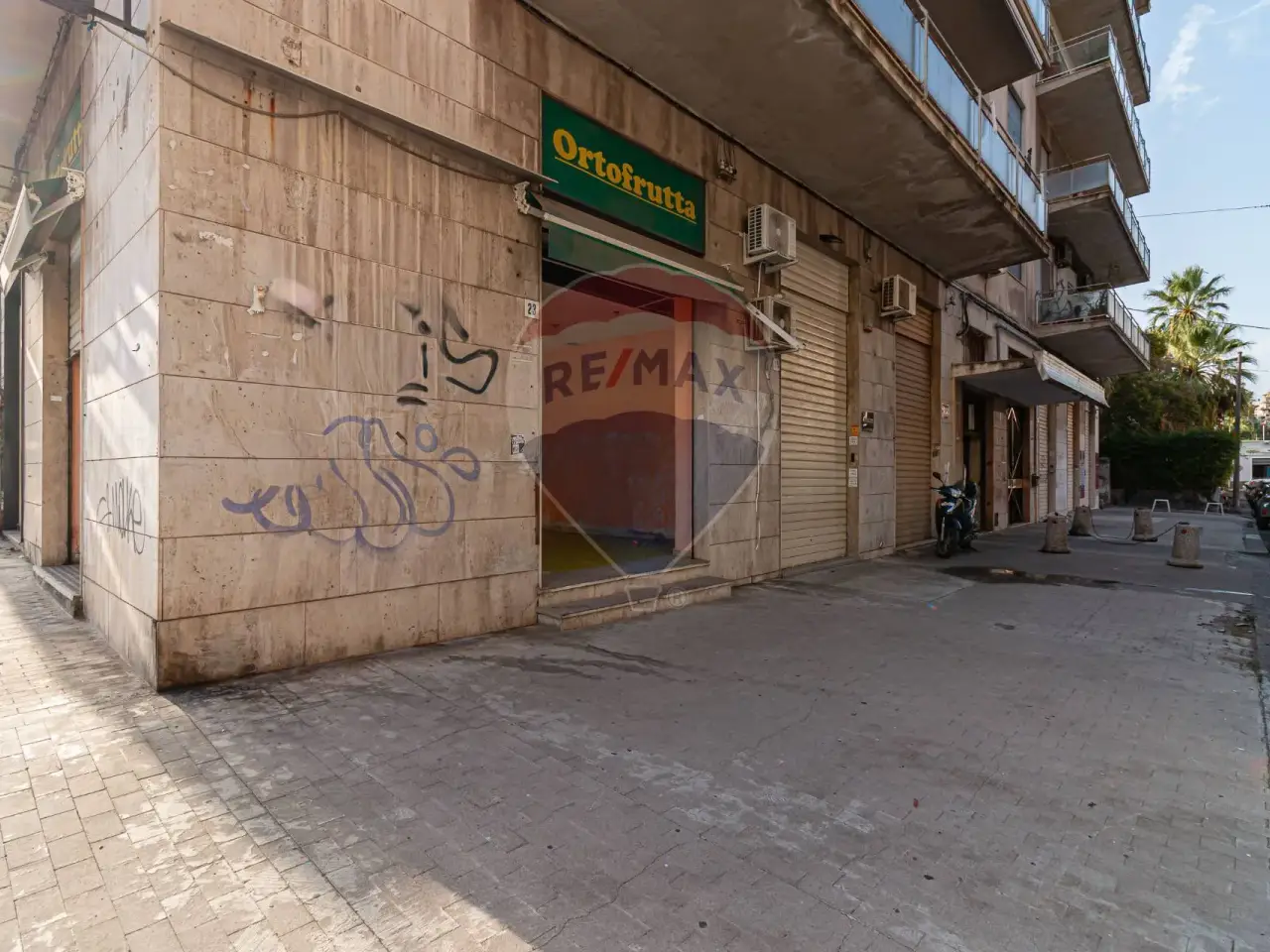 Negozio in Via Francesco Battiato 14, Catania, {3} - Foto 1