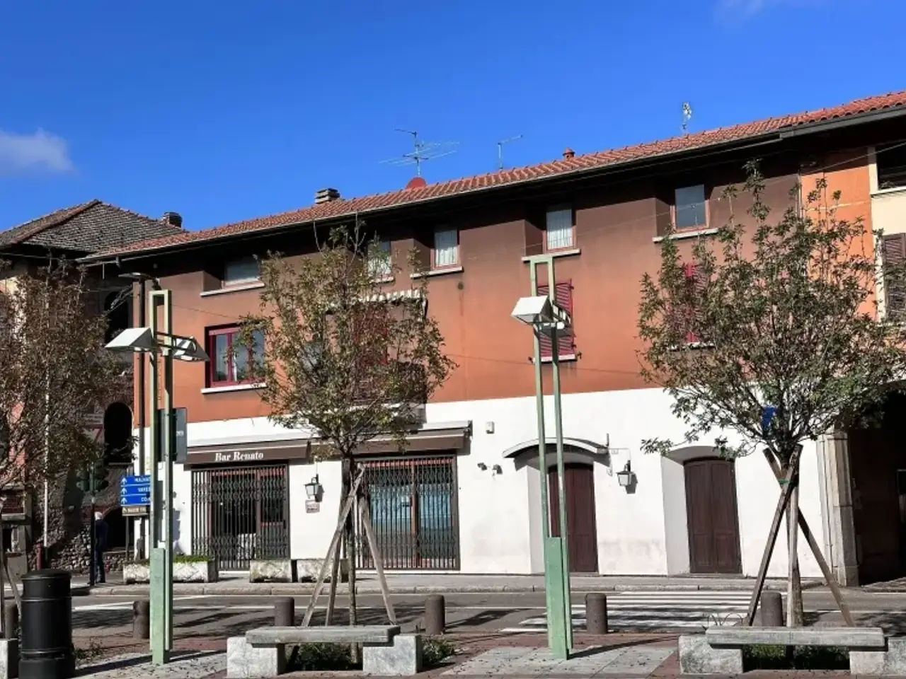 Negozio in Largo Angelo Magnani, 21040 Vedano Olona Va, Italia, Vedano Olona, {3} - Foto 1