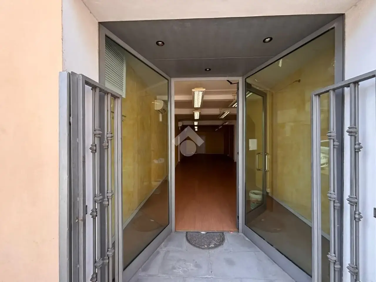 Negozio in Via Piave 58, San Giovanni Valdarno, {3} - Foto 1
