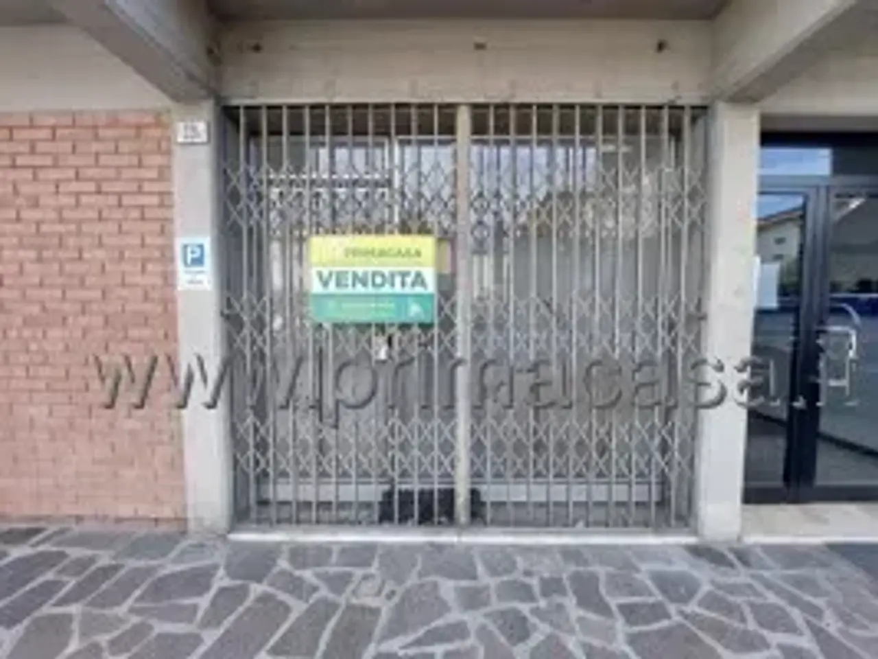 Negozio in Via Colombo 39-39aa, Carpi, {3} - Foto 2