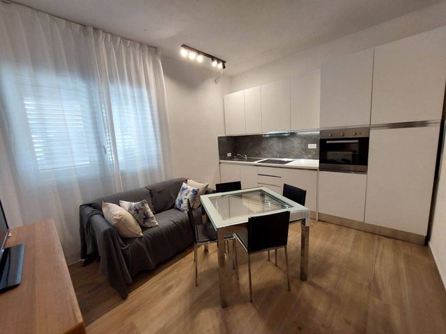 2-room flat in {3}, Viale Giacomo Leopardi 58 - Photo 1