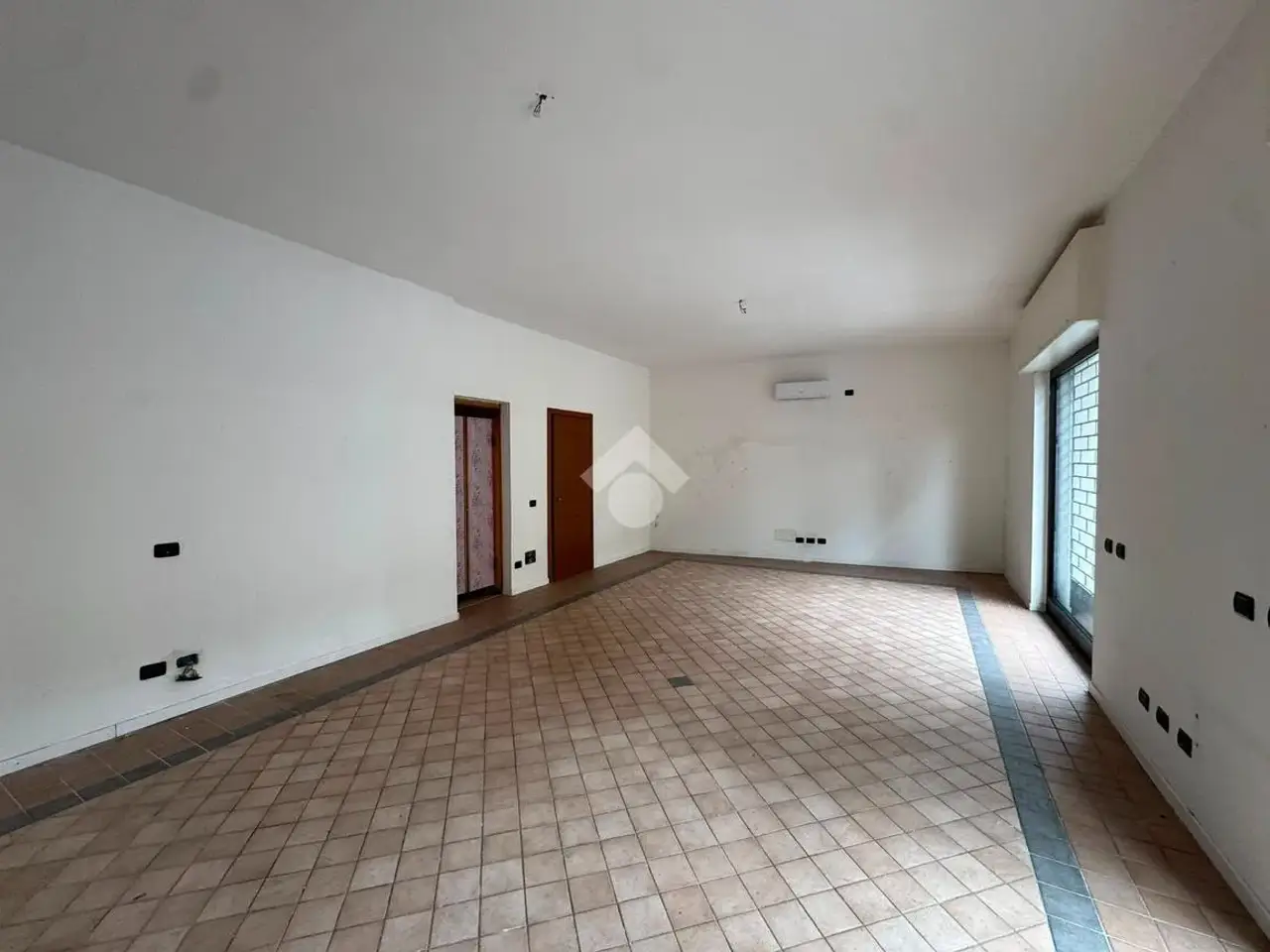 Negozio in Via della Riotta 14, Novara, {3} - Foto 1