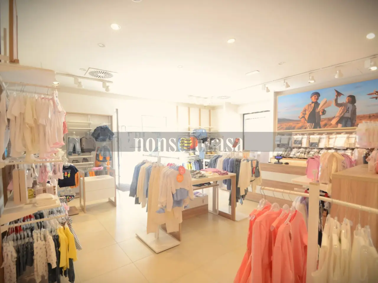 Negozio in Via Alessandro Manzoni 220, Perugia, {3} - Foto 1
