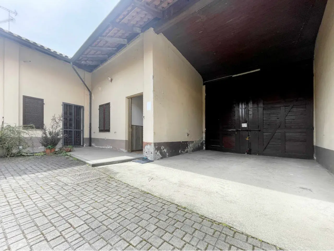 Magazzino in Via Borgomanero 22 / 24, Cressa, {3} - Foto 1